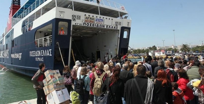 Греция: Союз моряков приостановил забастовку