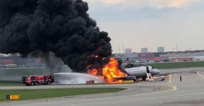 Трагедия в "Шереметьево": При посадке загорелся самолет, погибло более 41 человека