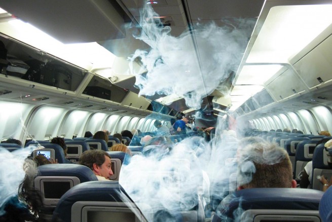 "Безбашенный" россиянин закурил на борту самолета