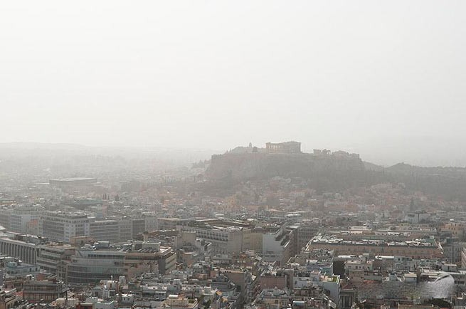 Уровень загрязнения воздуха в Афинах значительно вырос