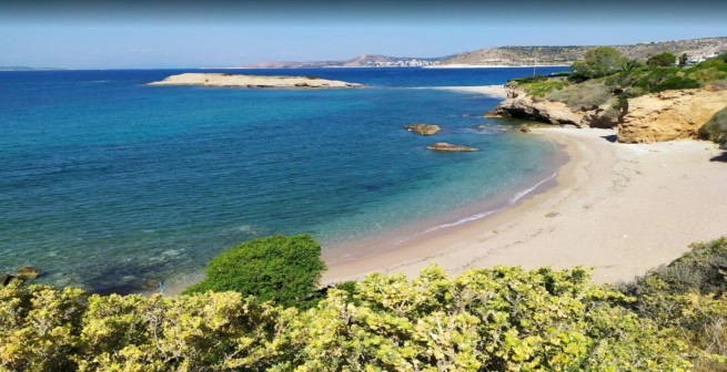 Пять пляжей с чистейшей водой в 50 минутах от Афин
