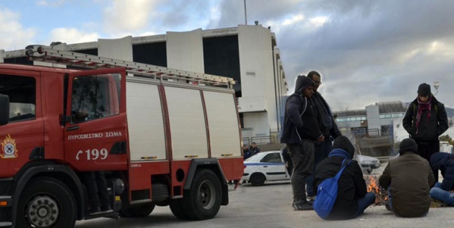 Афины: при перевозке беженцев в Эллинико, половина сбежала