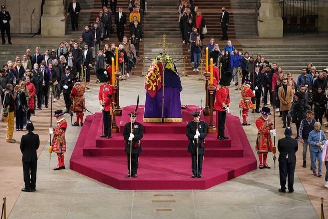 В Британии проходят похороны Елизаветы II: онлайн-трансляция