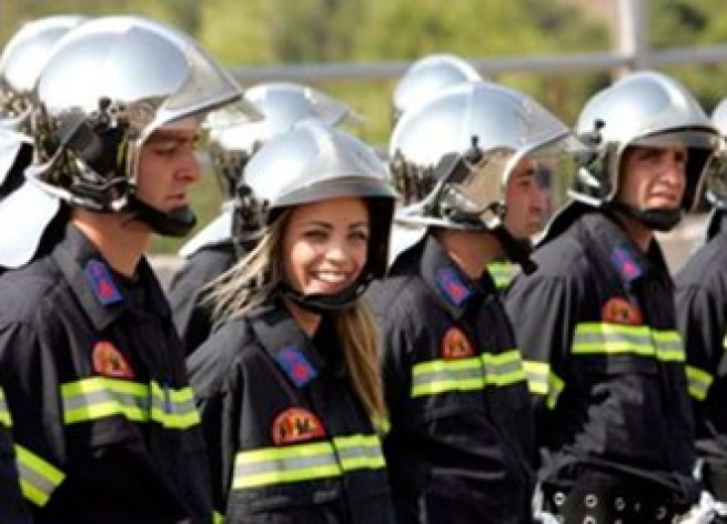Греция берет на работу 4000 пожарных