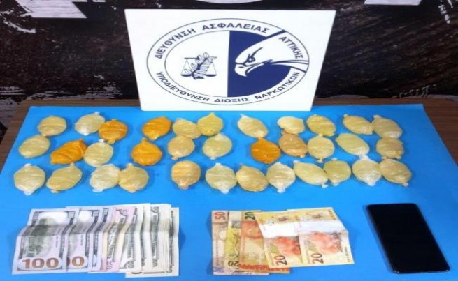 В Афинском аэропорту арестован бразилец 34 упаковками кокаина в желудке