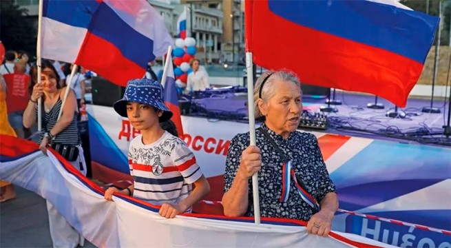 На фото демонстрация в поддержку России на Кипре 9 апреля 2022
