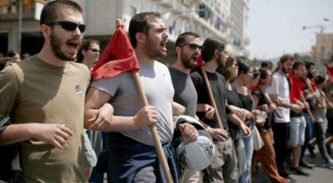 Греция: Марши рабочих в День Труда 1 мая