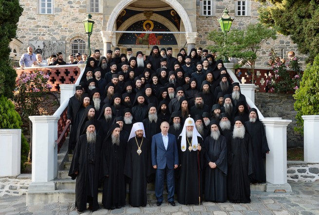 Патриарх Кирилл: «Вы можете причастится только в монастыре Пантелеймона»