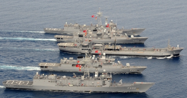 Турция в пику Греции начинает боевые учения в Эгейском море
