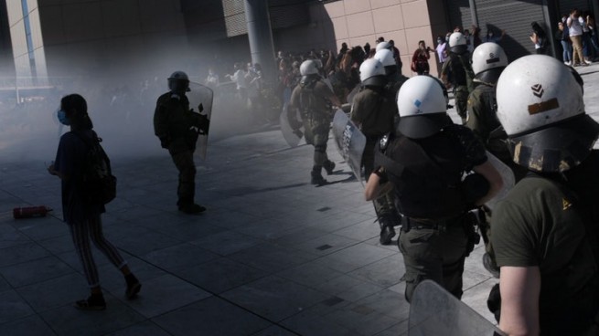 Беспорядки у министерства образования Греции