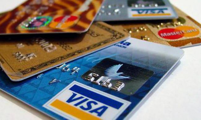 В 2015 году в Греции количество банковских операций с использованием карт VISA увеличилось на 265%