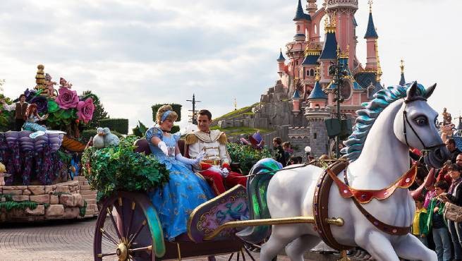 США: Disneyland в Калифорнии ждет посетителей