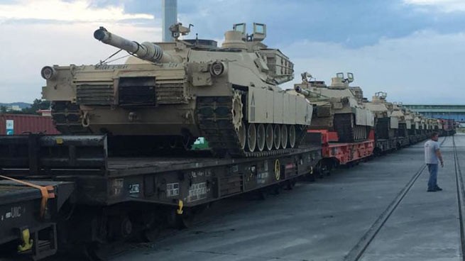 Греческие железнодорожники отказались перевозить американские танки