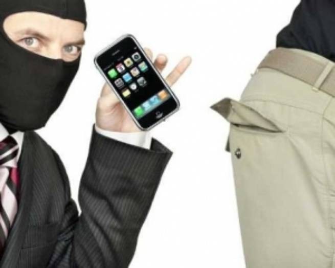 Мошенник украл коды кредитных карт адвоката и потратил 10 000 евро на iPhone