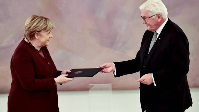 Официально Ангела Меркель уже не канцлер Германии, но все еще «и.о.»