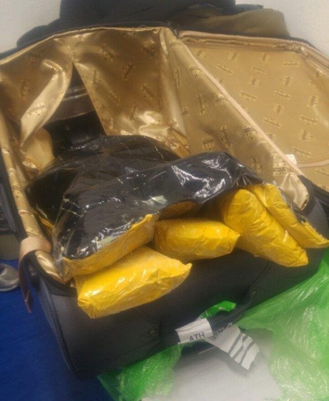 В Афинском аэропорту арестован пакистанец с 11,8 кг героина
