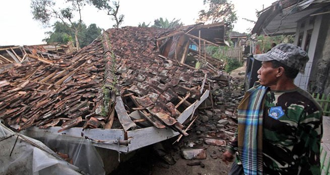 Землетрясение на Яве: 162 человек погибли, более 13 000 остались без жилья