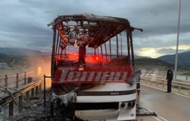 Школьный автобус загорелся незадолго до того, как в него должны были сесть ученики