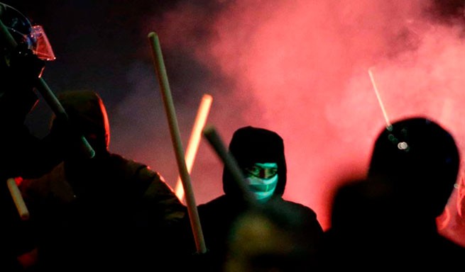 Салоники: болельщики ПАОК гонялись за полицейскими с дубинками