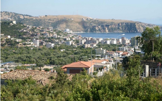 Албания: этнические греки планируют митинг в Хираре против сноса их домов