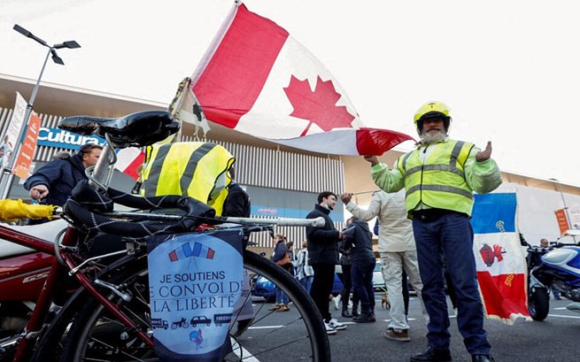 Франция двинулась по стопам канадских дальнобойщиков