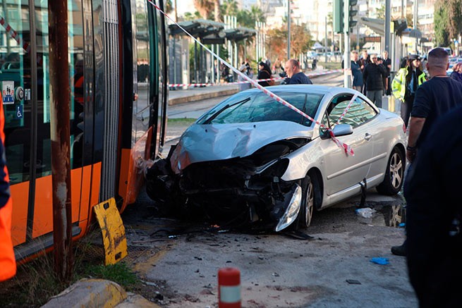 Столкновение трамвая и автомобиля в Палео-Фалиро: погибшие и пострадавшие