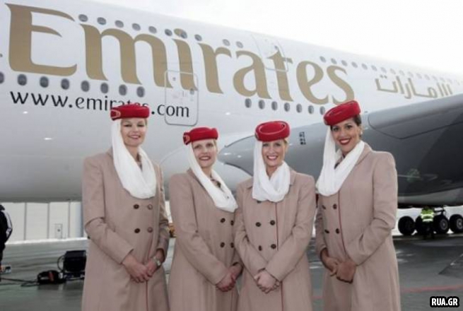 Компания Emirates предлагает греческим стюардессам 3.800 рабочих мест