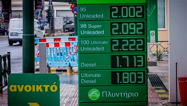 Снова Путин виноват? Цена на бензин достигла отметки 2 евро