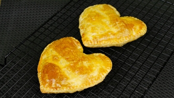 Самые вкусные Пирожки с курицей и грибами ко Дню святого Валентина