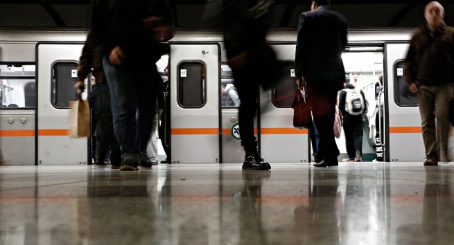 Мужчина бросился под поезд на станции метро Аг. Димитриос