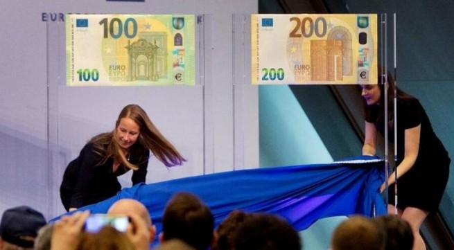 Новые банкноты евро сегодня запускают в оборот