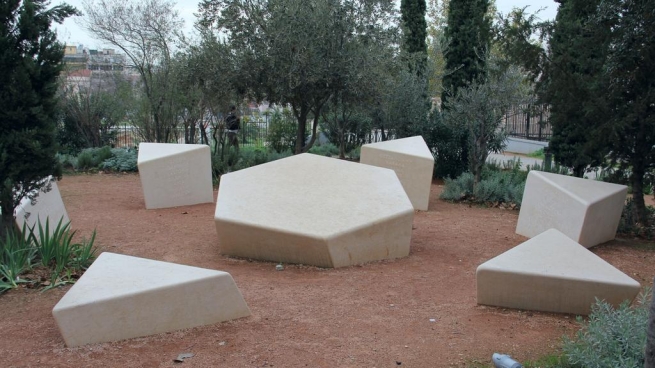 Полиция ищет вандалов надругавшихся над мемориалом жертвам Холокоста в Афинах