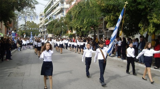 В греческих школах знаменосцам больше не надо быть отличниками