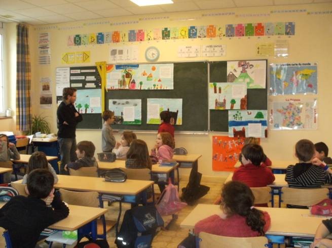 Франция: новый протокол для школ грозит новыми протестами