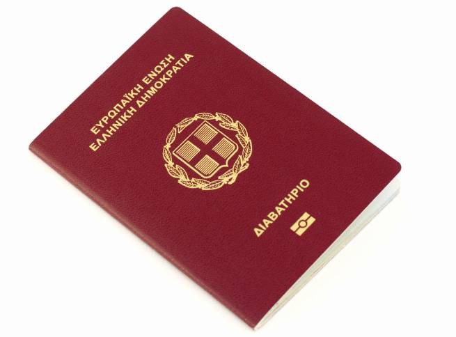 Греческий паспорт увеличивает срок своего действия