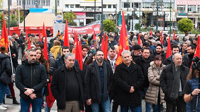Греческие коммунисты на митинге против прибытия американского авианосца в Пирей