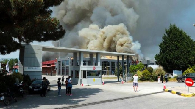 В Греции сгорел крупнейший в Европе аккумуляторный завод