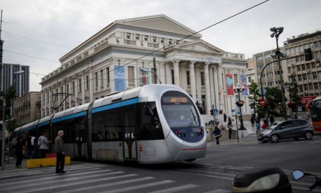 Начались тестовые поездки трамвая в Пирей