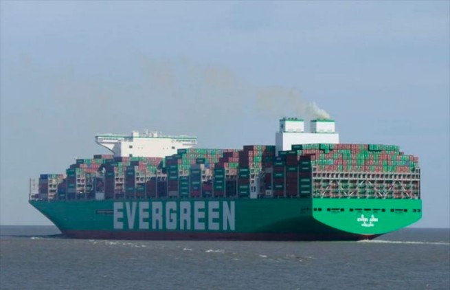 «Ever Arm»: крупнейший контейнеровоз, «пришвартованный» в порту Пирей