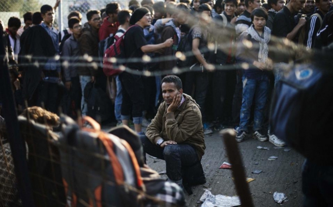 Греция приостанавливает депортацию мигрантов в Турцию