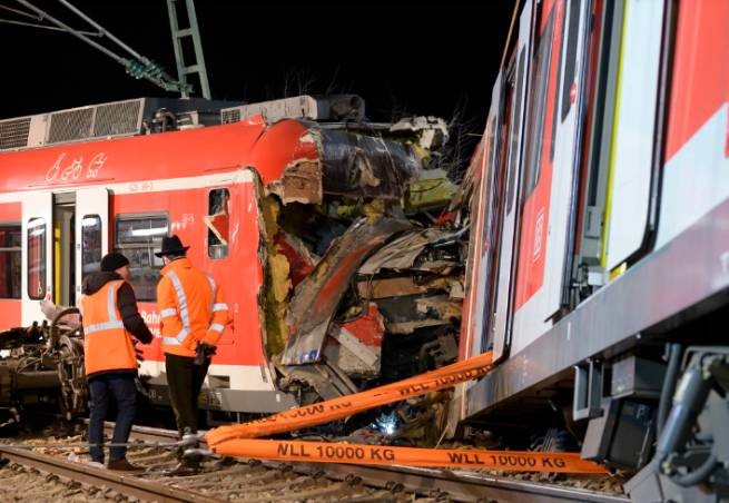 Германия: 30 пострадавших и 1 погибший от столкновения поездов южнее Мюнхена