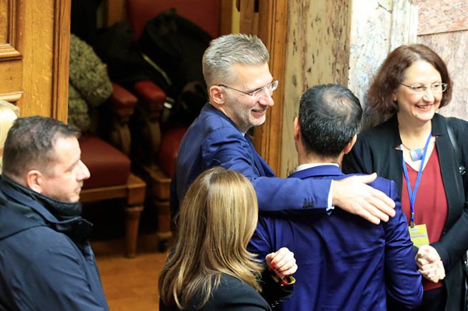 Парламент Греции: законопроект об однополых браках принят - 176 "за" и 76 "против"