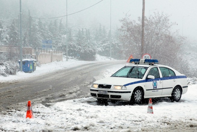 Снегопад на Парните: закрыта дорога