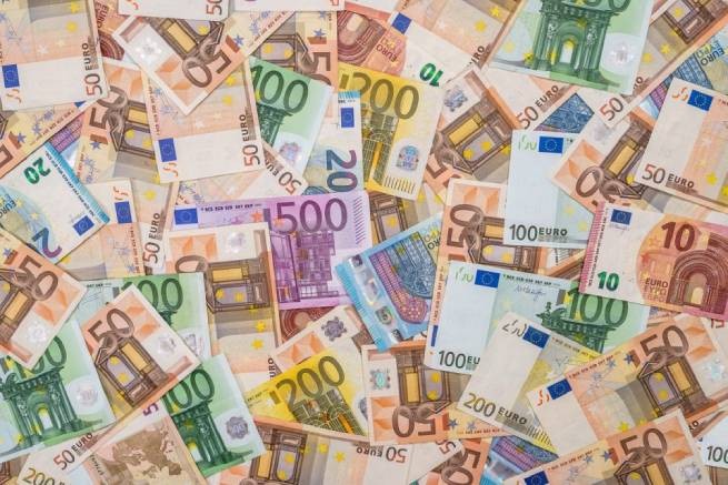 День рождения единой европейской наличной валюты