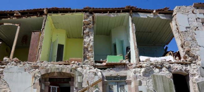 Шок: 100.000 евро для жертв землетрясения на Лесбосе, распределили между церквями