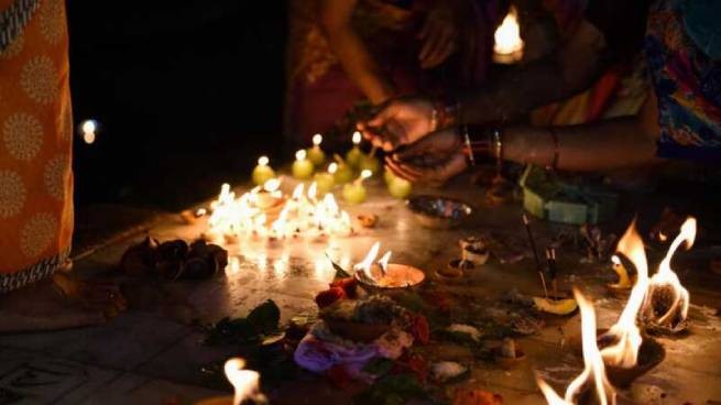 Индия: пара совершила ритуальный суицид с отрубанием голов