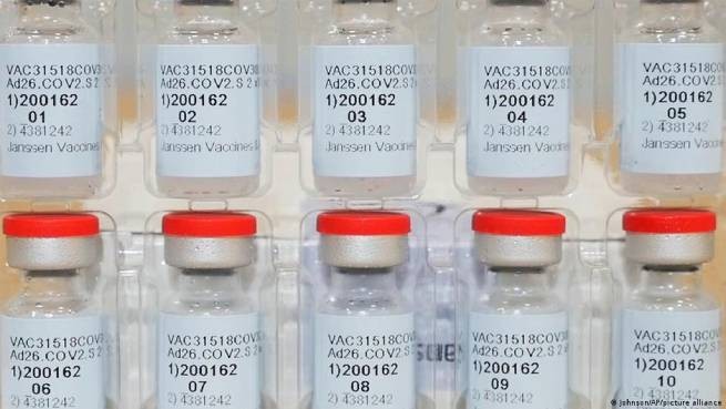 Коронавирус:  директор FDA сообщил о снятии ограничений для вакцины Johnson & Johnson
