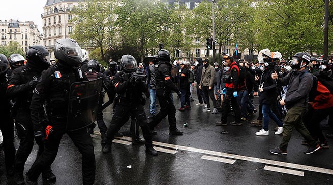 Хаос во Франции: тысячи протестующих преследовали силовиков - 108 полицейских ранены
