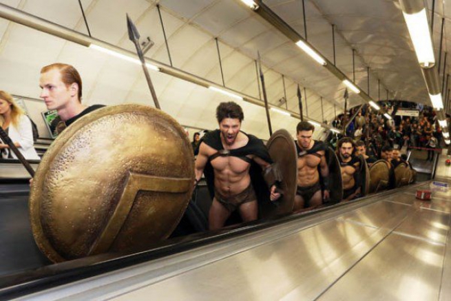 300 спартанцев в Лондонском метро