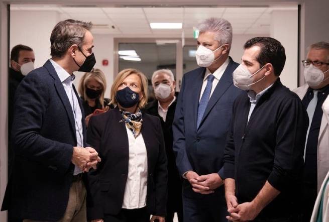 Премьер-министр Греции анонсирует конец пандемии